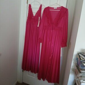 Shadowing Very Berry Gown and Robe Set